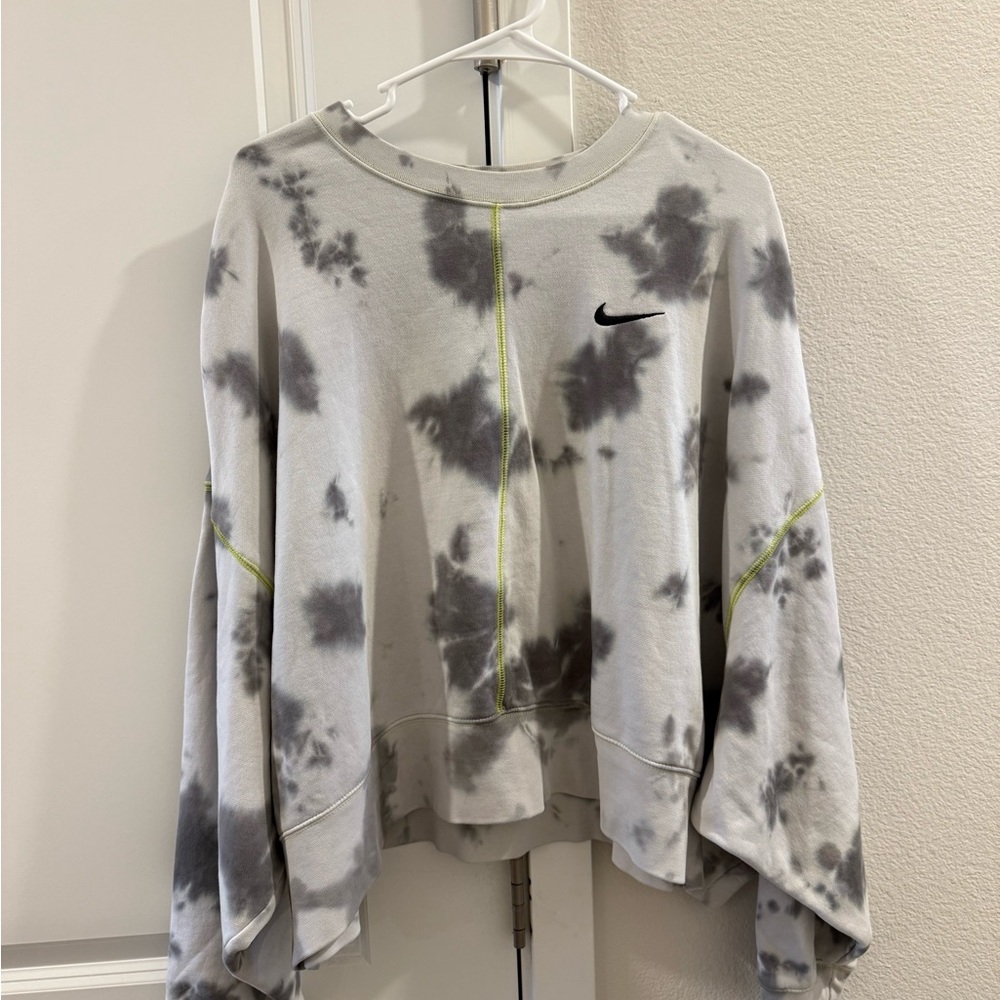 Nike Women's Sportswear Fleece Tie-Dye Cropped Crewneck in Gray and White - Picture 2 of 5